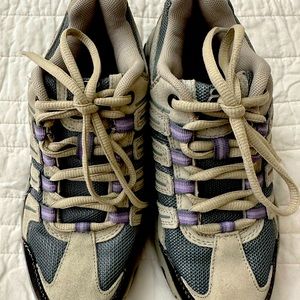 Fila women’s hiking shoes (size 7)